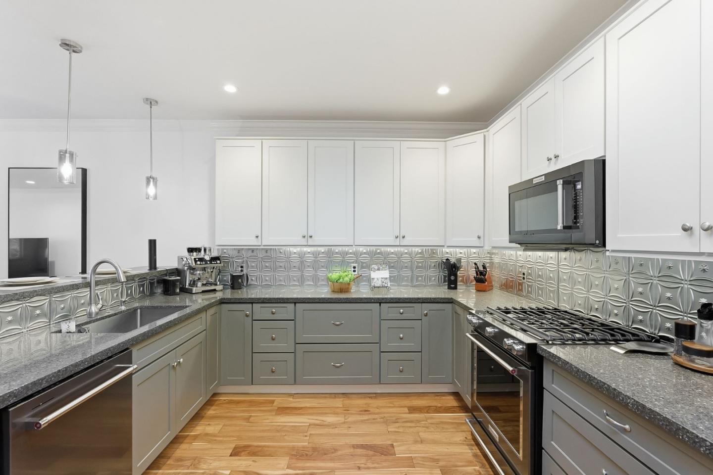 Detail Gallery Image 5 of 24 For 1276 Windsor Way, Redwood City,  CA 94061 - 3 Beds | 2/1 Baths