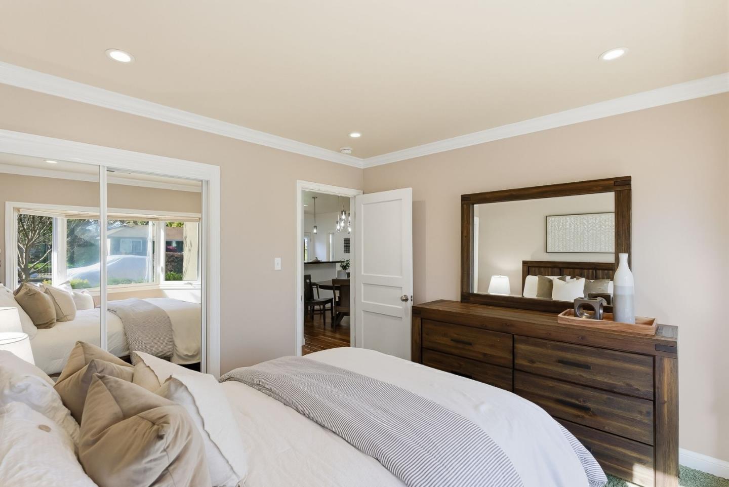 Detail Gallery Image 9 of 24 For 1276 Windsor Way, Redwood City,  CA 94061 - 3 Beds | 2/1 Baths