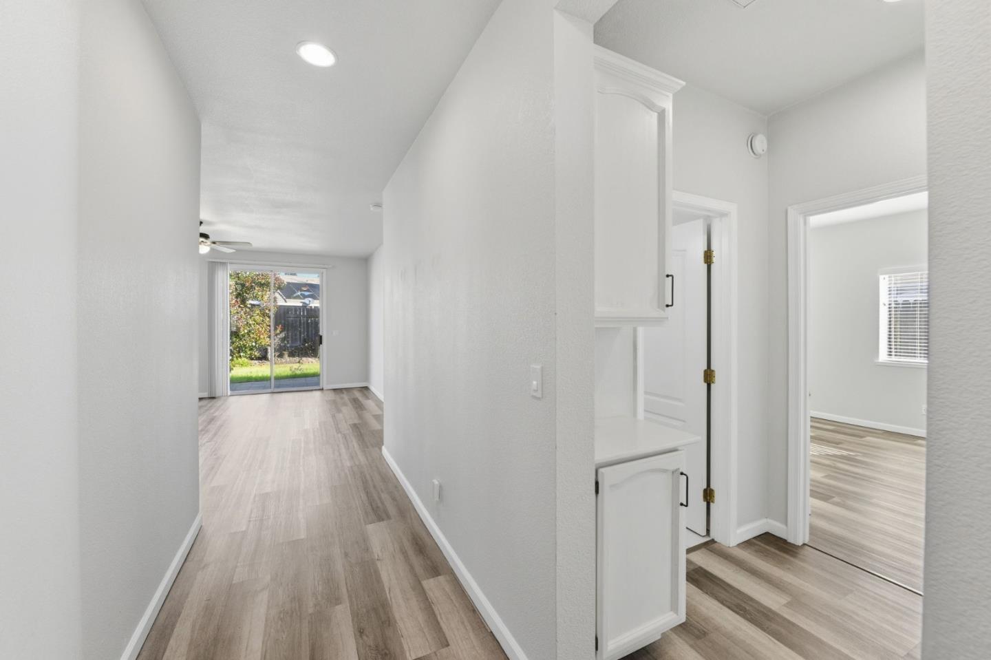 Detail Gallery Image 4 of 21 For 357 Hatton Ct, Roseville,  CA 95747 - 3 Beds | 2 Baths