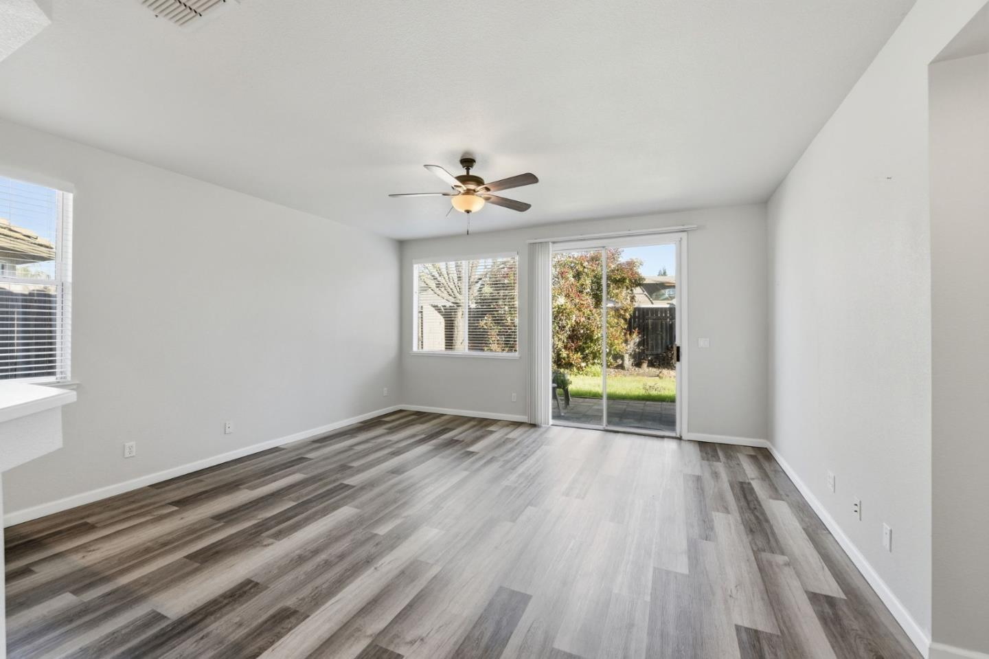 Detail Gallery Image 5 of 21 For 357 Hatton Ct, Roseville,  CA 95747 - 3 Beds | 2 Baths