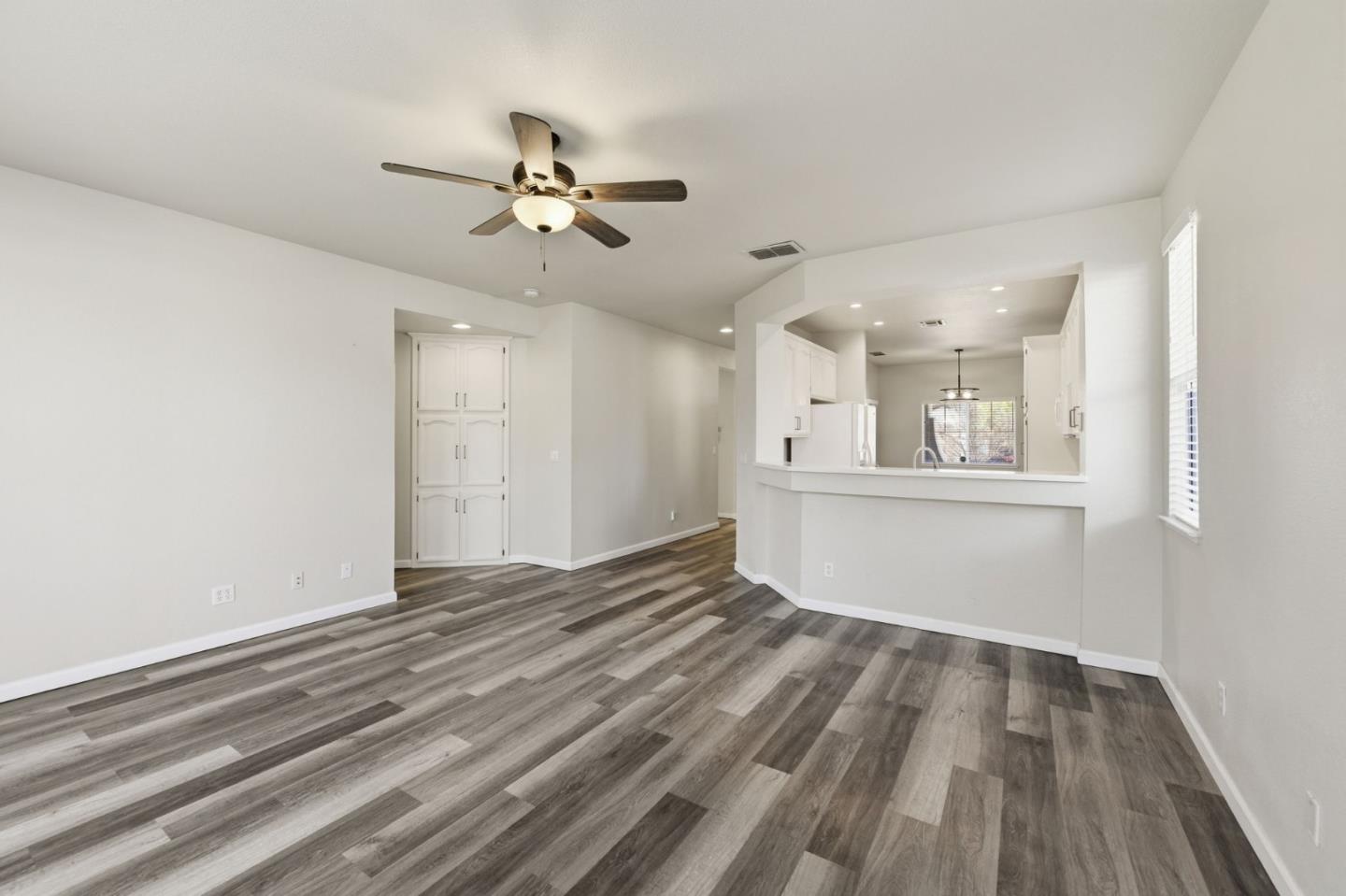 Detail Gallery Image 6 of 21 For 357 Hatton Ct, Roseville,  CA 95747 - 3 Beds | 2 Baths