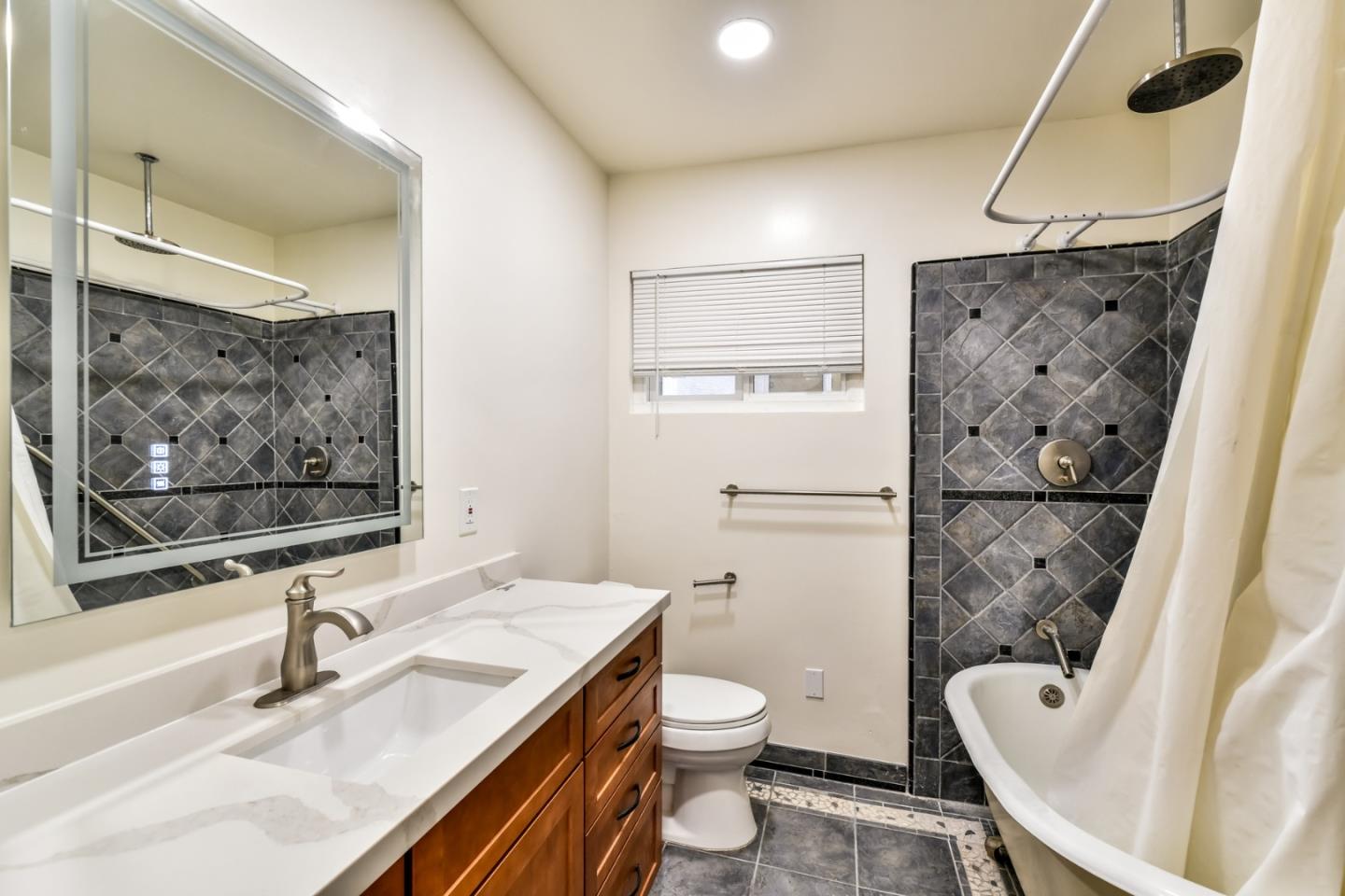 Detail Gallery Image 14 of 27 For 1250 E Ocean Blvd #205,  Long Beach,  CA 90802 - 1 Beds | 1 Baths