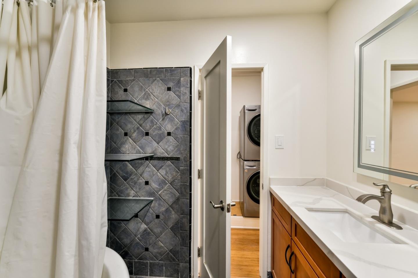 Detail Gallery Image 15 of 27 For 1250 E Ocean Blvd #205,  Long Beach,  CA 90802 - 1 Beds | 1 Baths