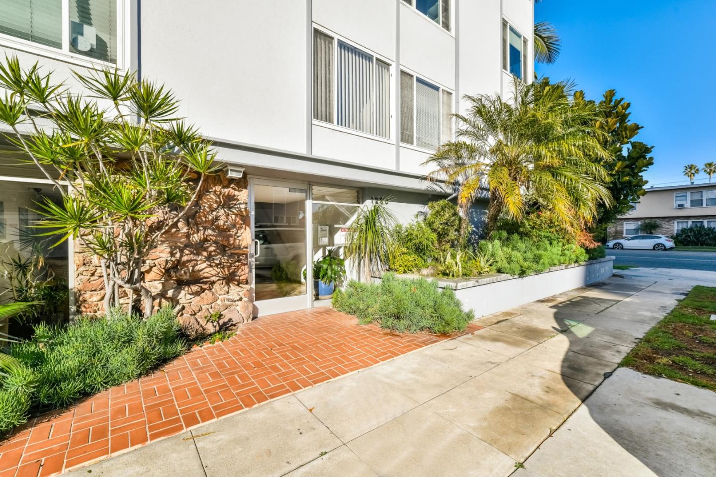Detail Gallery Image 2 of 27 For 1250 E Ocean Blvd #205,  Long Beach,  CA 90802 - 1 Beds | 1 Baths