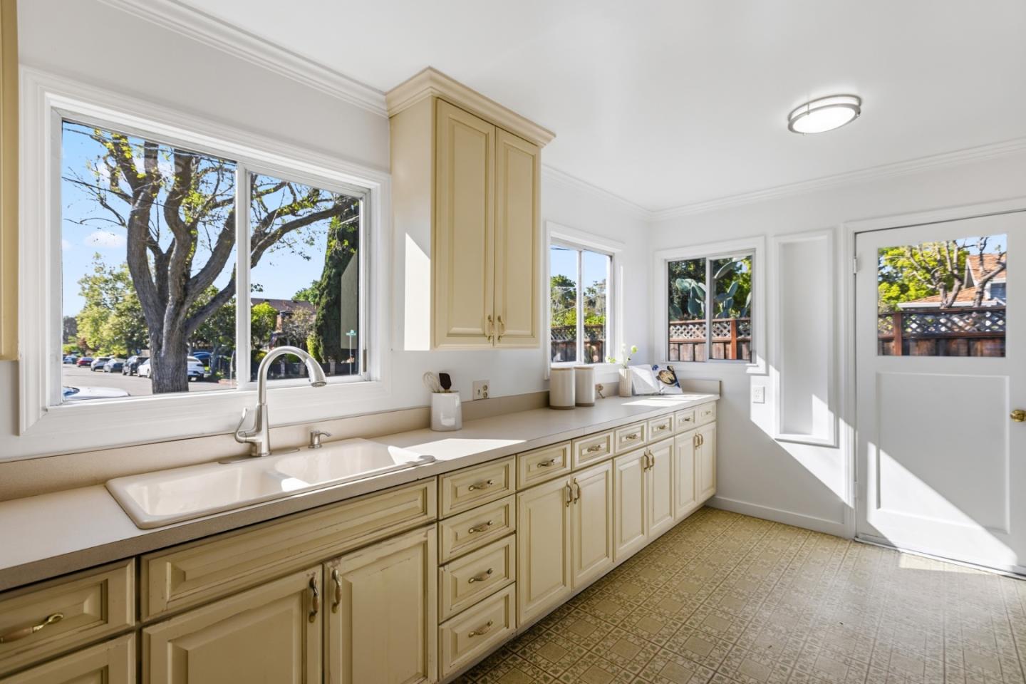 Detail Gallery Image 10 of 35 For 2130 Madison Ave, Redwood City,  CA 94061 - 2 Beds | 1 Baths