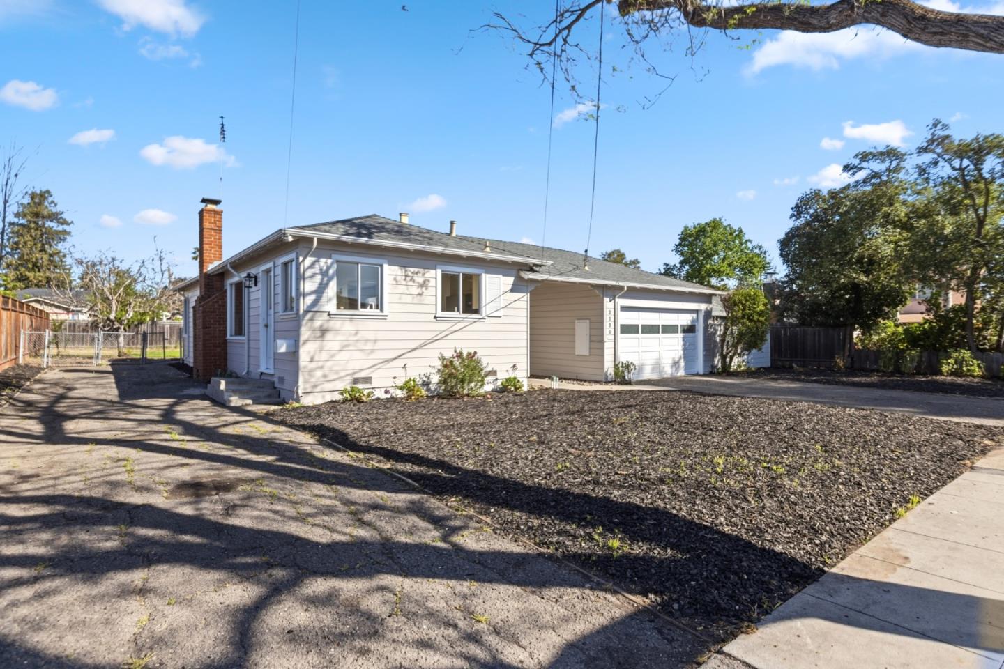 Detail Gallery Image 2 of 35 For 2130 Madison Ave, Redwood City,  CA 94061 - 2 Beds | 1 Baths