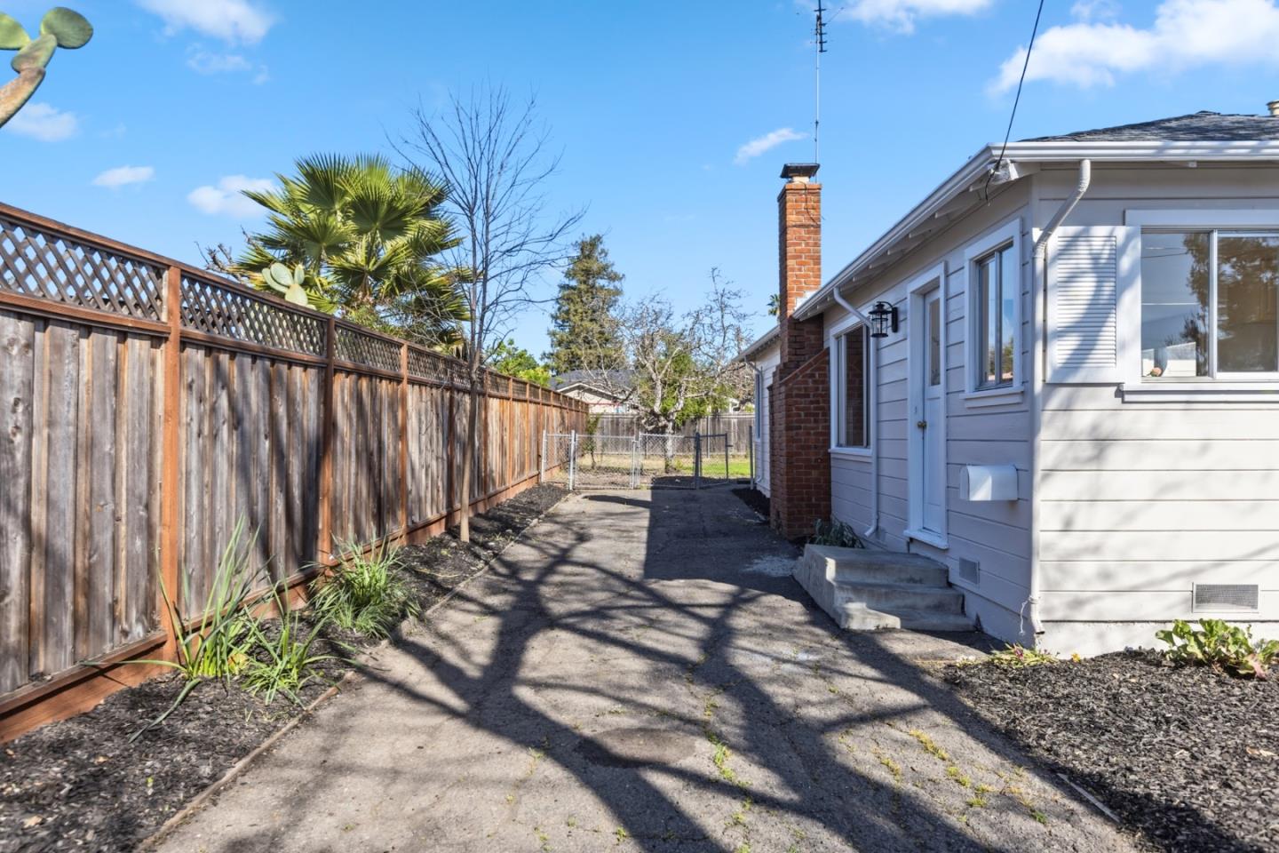 Detail Gallery Image 26 of 35 For 2130 Madison Ave, Redwood City,  CA 94061 - 2 Beds | 1 Baths