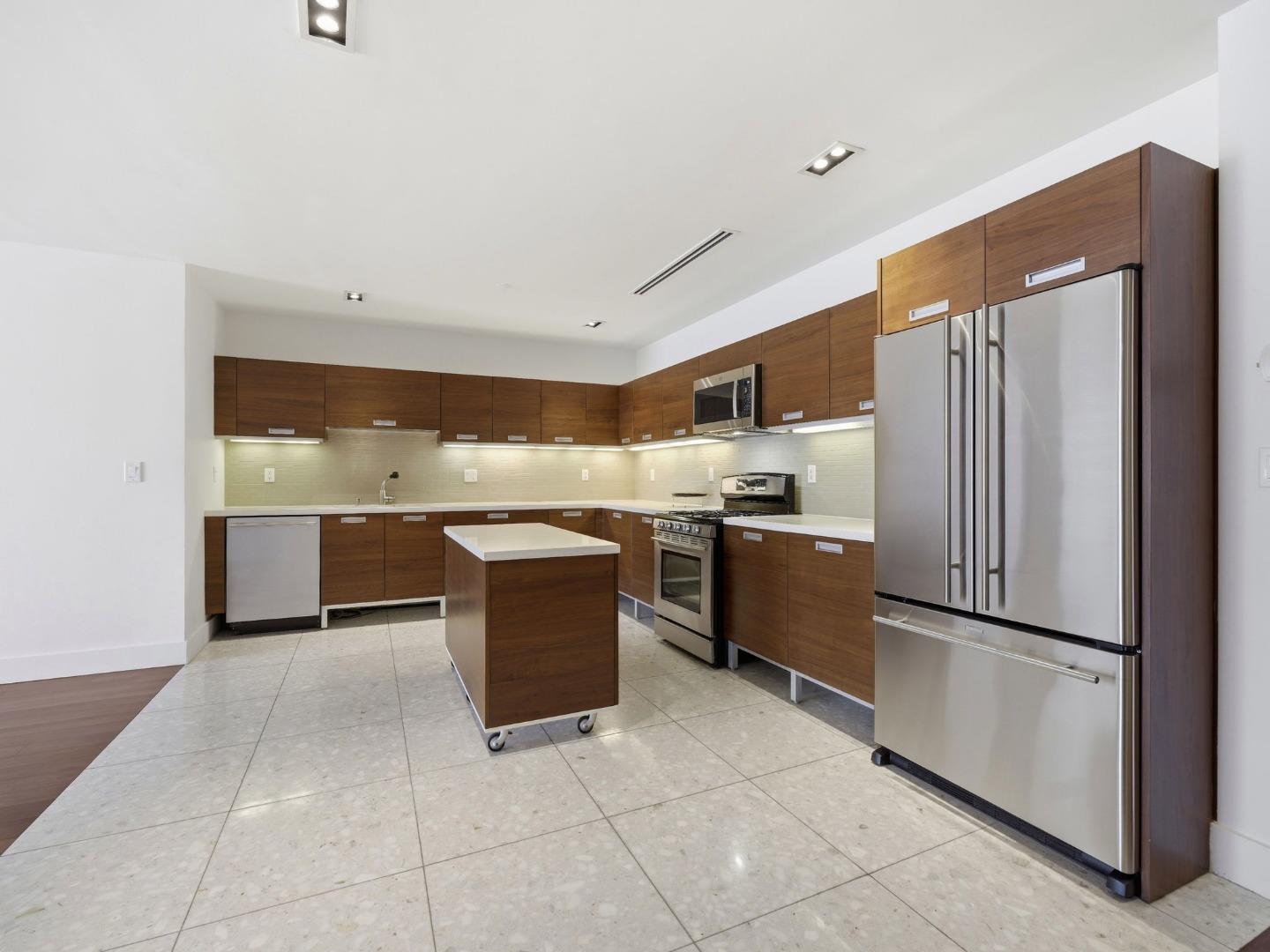 Detail Gallery Image 10 of 24 For 6735 Yucca St #406,  Los Angeles,  CA 90028 - 2 Beds | 2/1 Baths