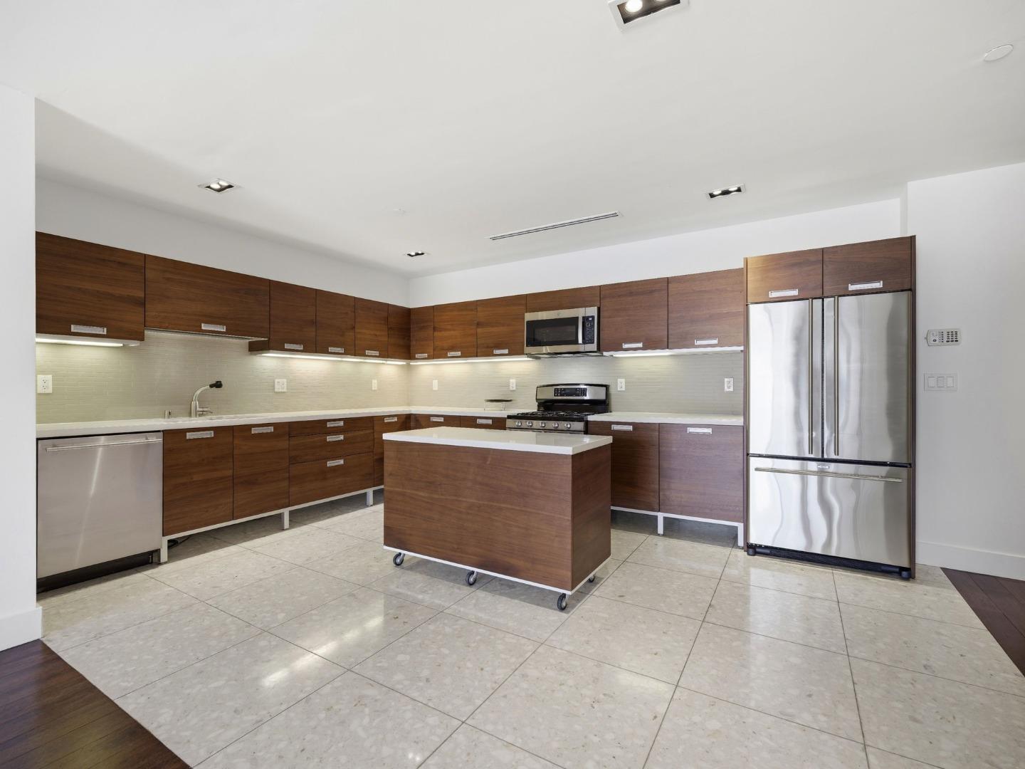 Detail Gallery Image 11 of 24 For 6735 Yucca St #406,  Los Angeles,  CA 90028 - 2 Beds | 2/1 Baths