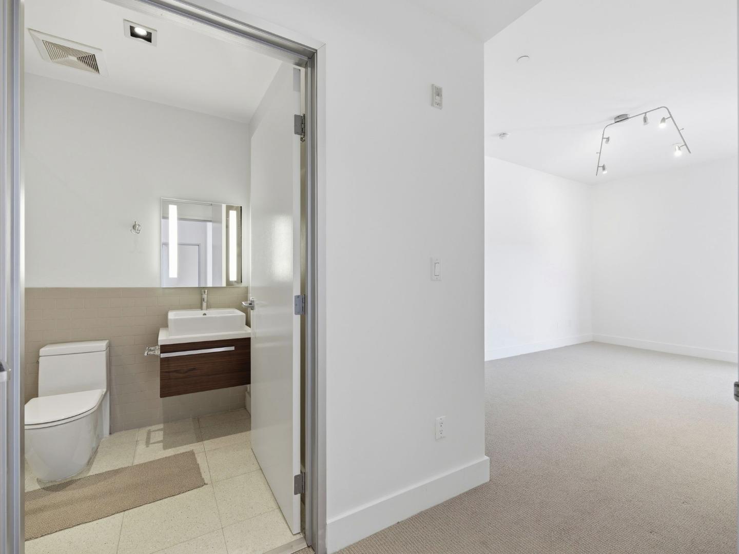 Detail Gallery Image 17 of 24 For 6735 Yucca St #406,  Los Angeles,  CA 90028 - 2 Beds | 2/1 Baths