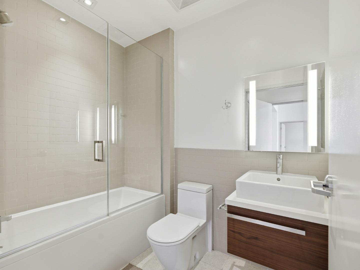 Detail Gallery Image 18 of 24 For 6735 Yucca St #406,  Los Angeles,  CA 90028 - 2 Beds | 2/1 Baths