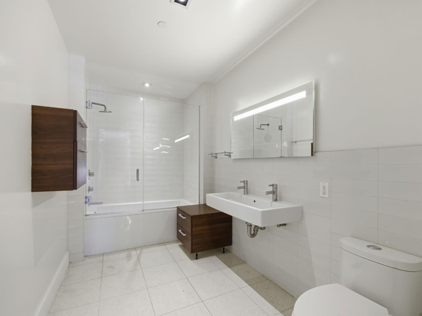 Detail Gallery Image 19 of 24 For 6735 Yucca St #406,  Los Angeles,  CA 90028 - 2 Beds | 2/1 Baths