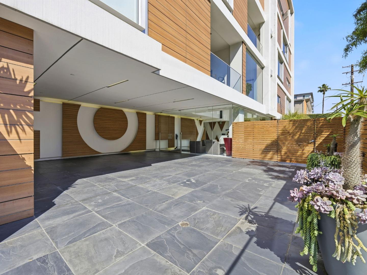 Detail Gallery Image 3 of 24 For 6735 Yucca St #406,  Los Angeles,  CA 90028 - 2 Beds | 2/1 Baths