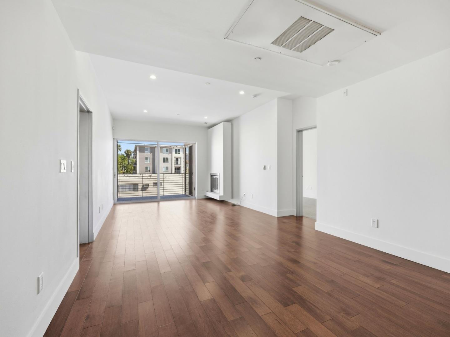 Detail Gallery Image 7 of 24 For 6735 Yucca St #406,  Los Angeles,  CA 90028 - 2 Beds | 2/1 Baths