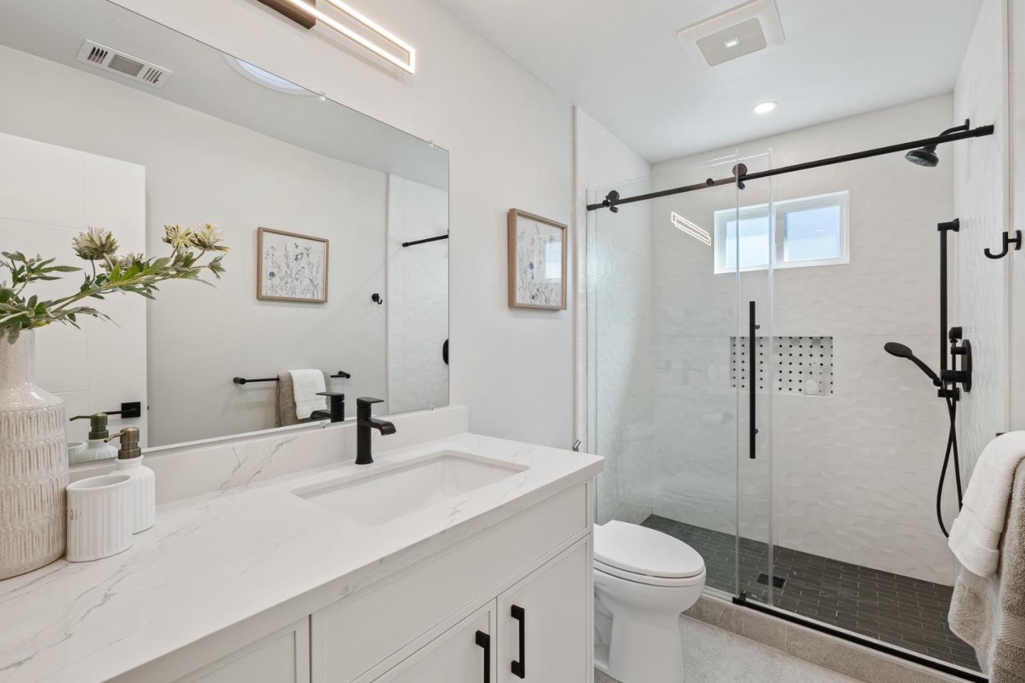 Detail Gallery Image 12 of 25 For 1950 Hackett Ave, Mountain View,  CA 94043 - 4 Beds | 3 Baths