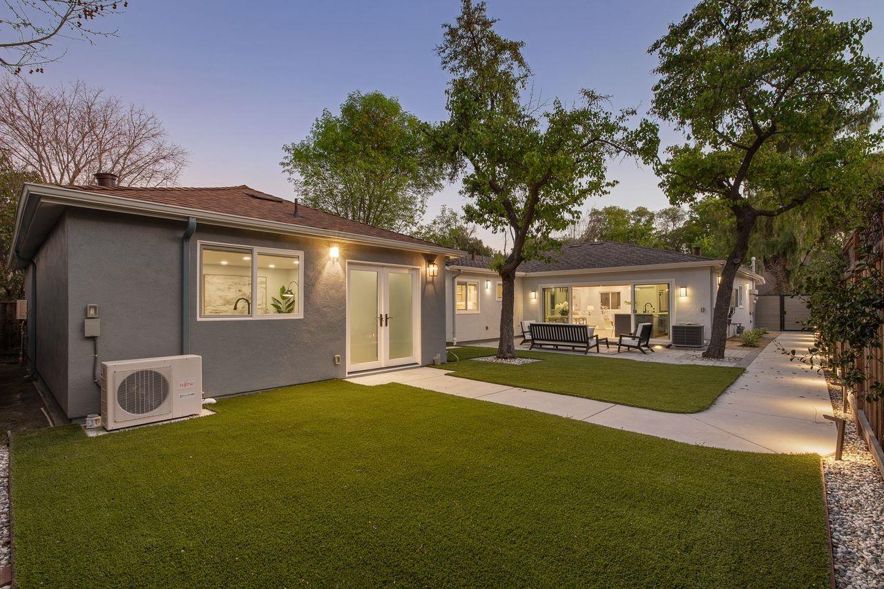 Detail Gallery Image 2 of 25 For 1950 Hackett Ave, Mountain View,  CA 94043 - 4 Beds | 3 Baths