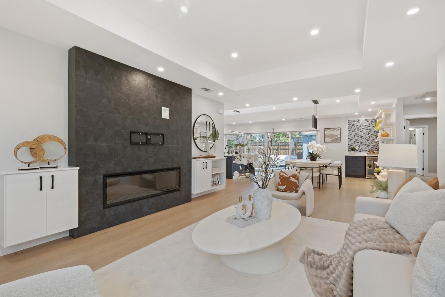 Detail Gallery Image 4 of 25 For 1950 Hackett Ave, Mountain View,  CA 94043 - 4 Beds | 3 Baths