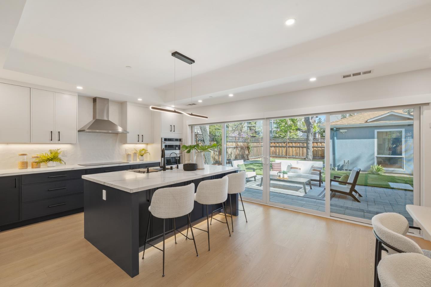 Detail Gallery Image 7 of 25 For 1950 Hackett Ave, Mountain View,  CA 94043 - 4 Beds | 3 Baths