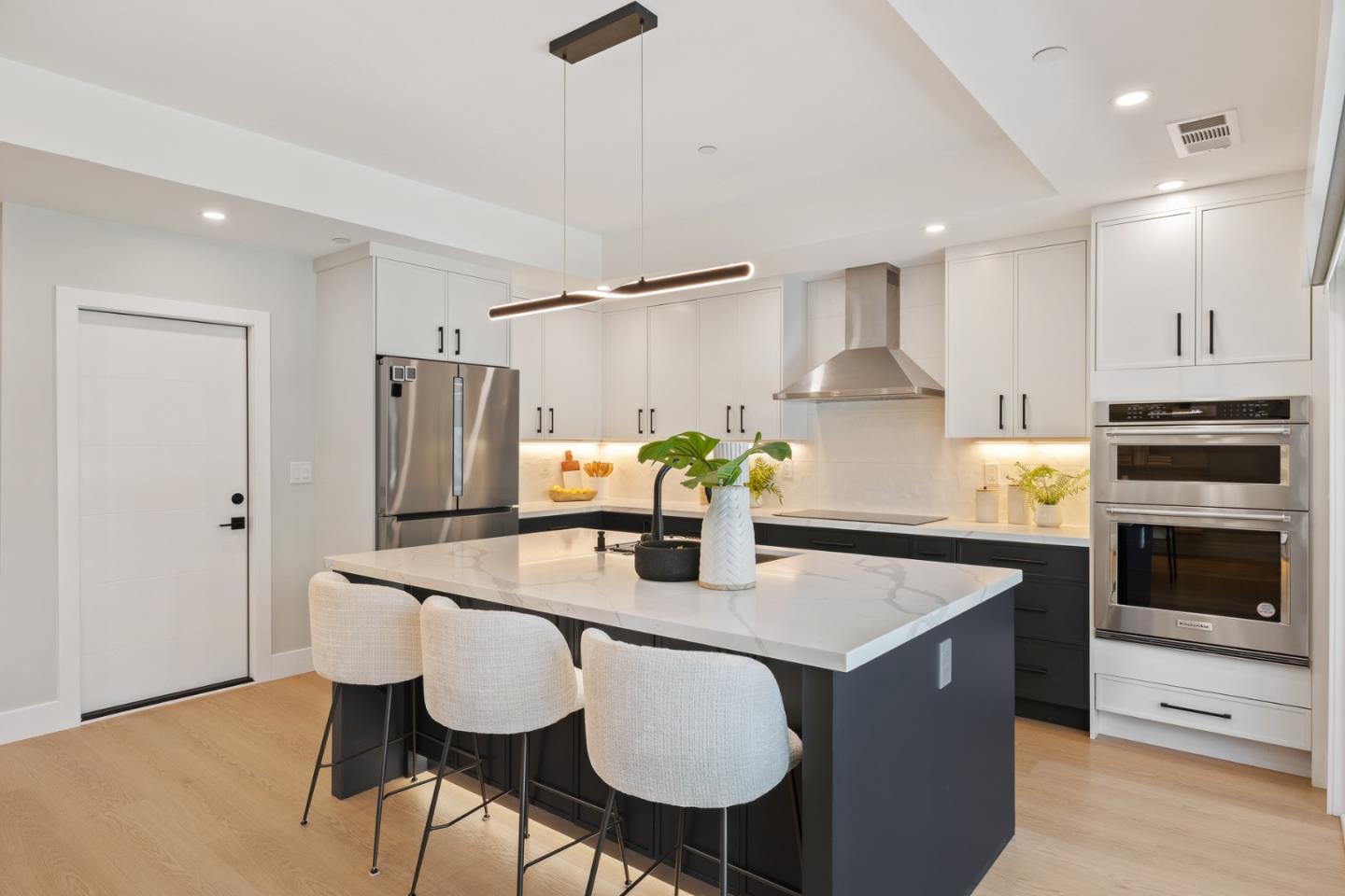 Detail Gallery Image 8 of 25 For 1950 Hackett Ave, Mountain View,  CA 94043 - 4 Beds | 3 Baths