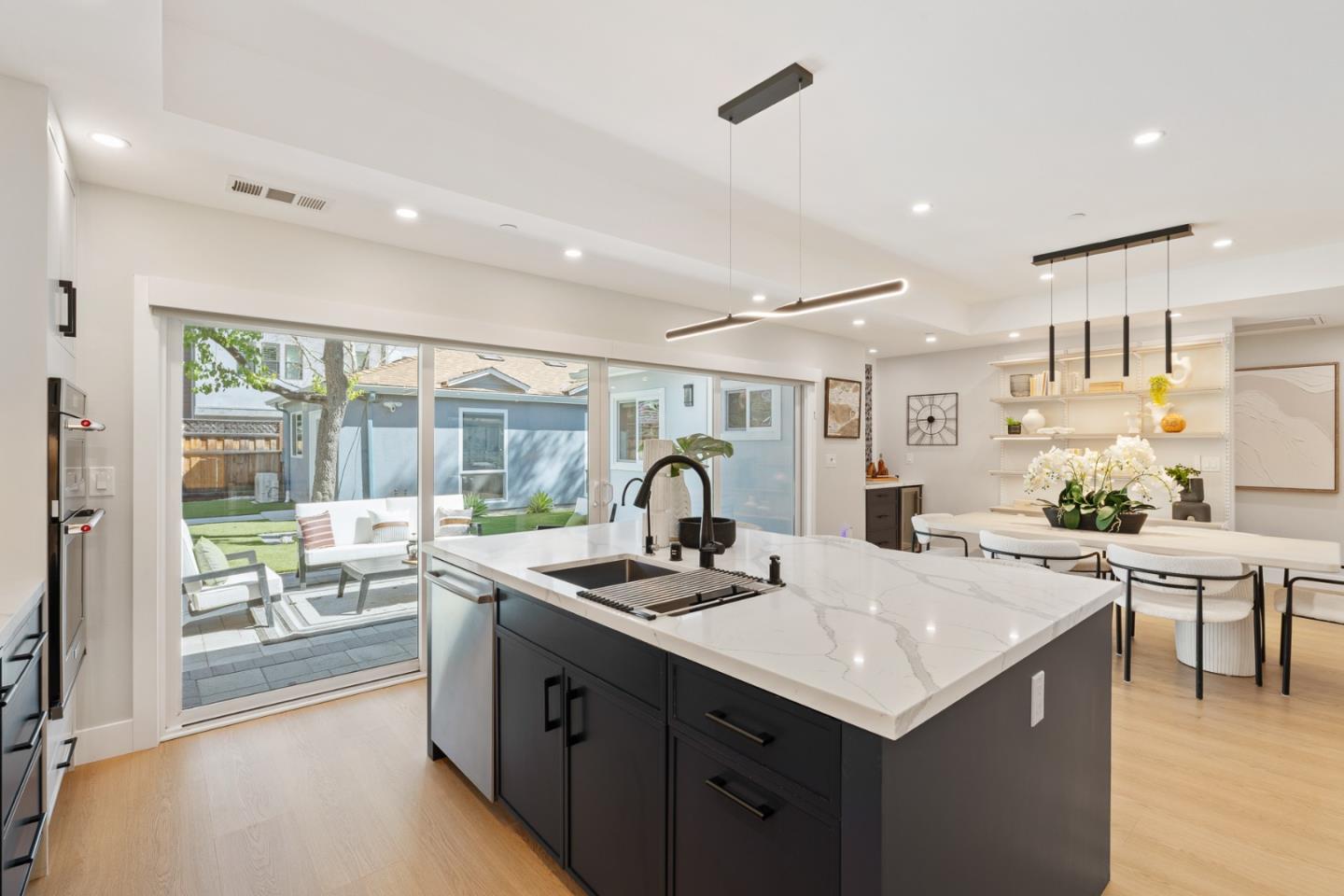 Detail Gallery Image 9 of 25 For 1950 Hackett Ave, Mountain View,  CA 94043 - 4 Beds | 3 Baths