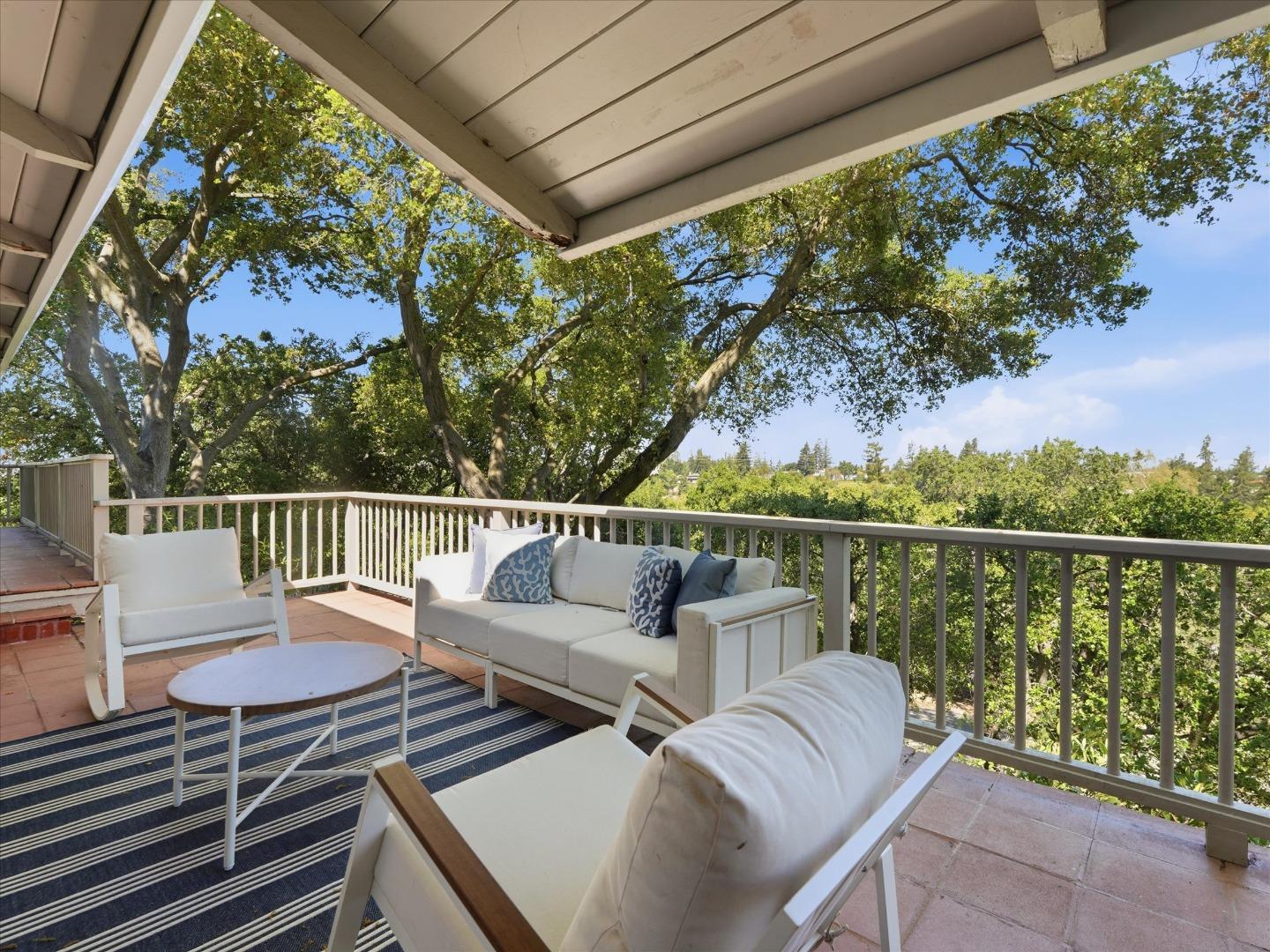 Detail Gallery Image 3 of 23 For 624 Oakridge Dr, Los Altos,  CA 94024 - 3 Beds | 2 Baths