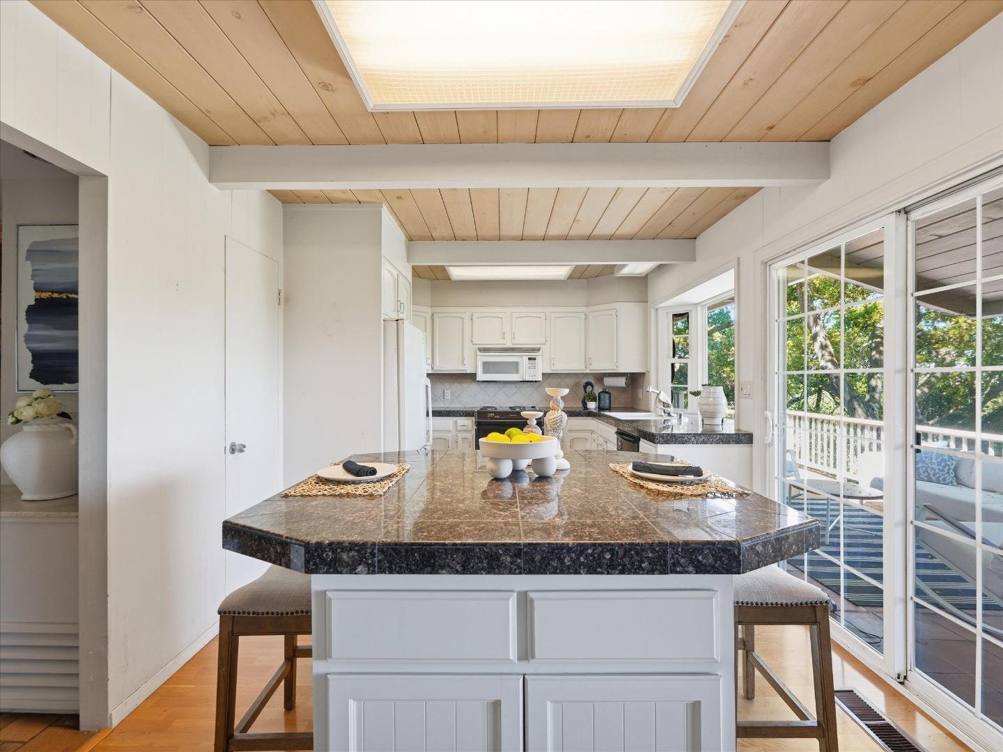 Detail Gallery Image 8 of 23 For 624 Oakridge Dr, Los Altos,  CA 94024 - 3 Beds | 2 Baths