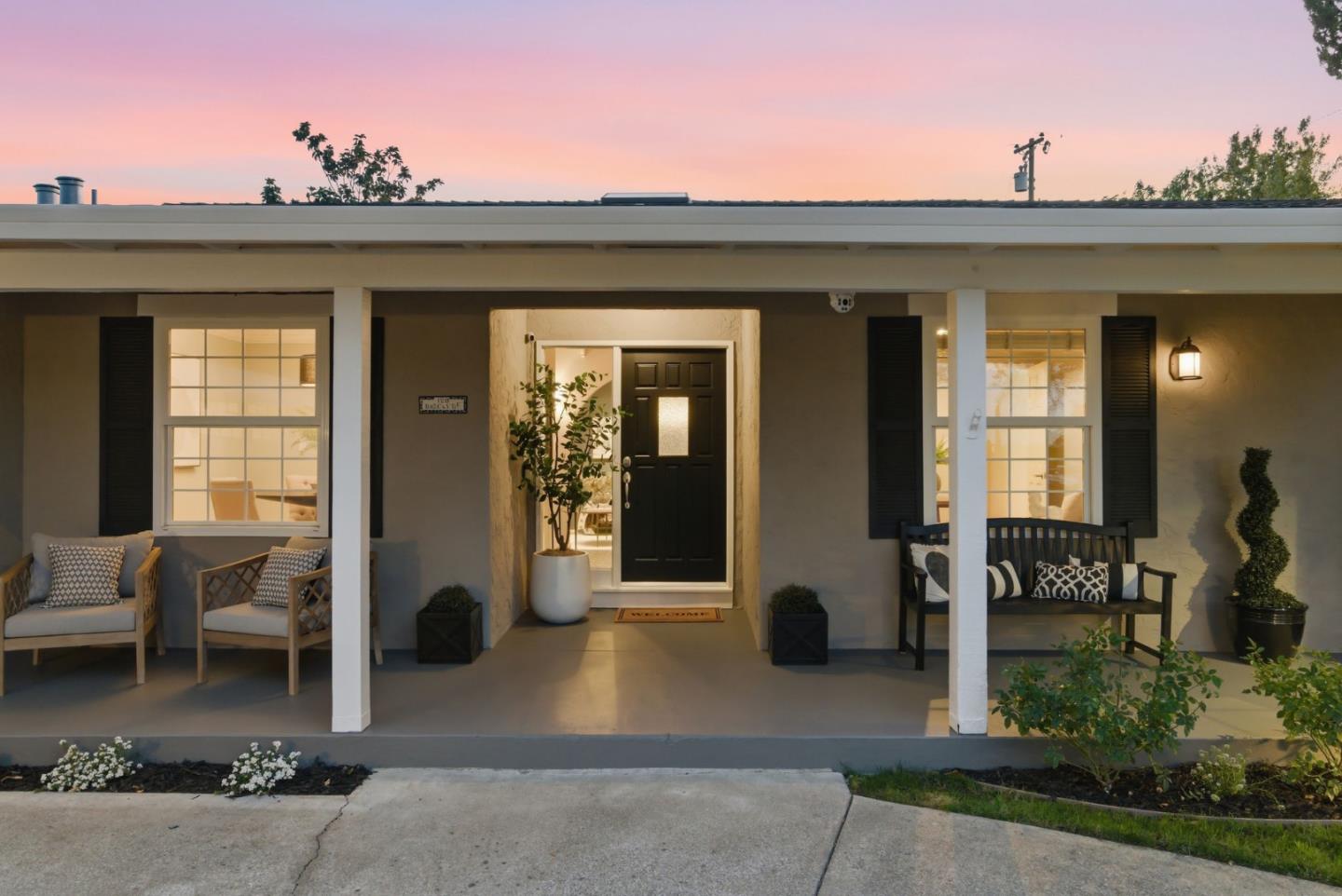 Detail Gallery Image 4 of 59 For 120 Brocastle Way, Los Gatos,  CA 95032 - 4 Beds | 2/1 Baths