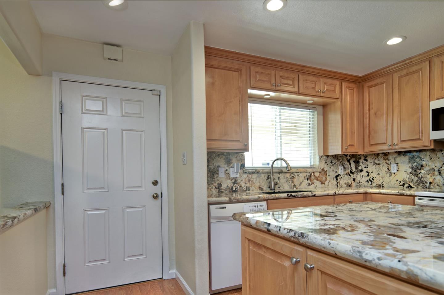 Detail Gallery Image 4 of 30 For 476 Safari Dr, San Jose,  CA 95123 - 3 Beds | 2 Baths
