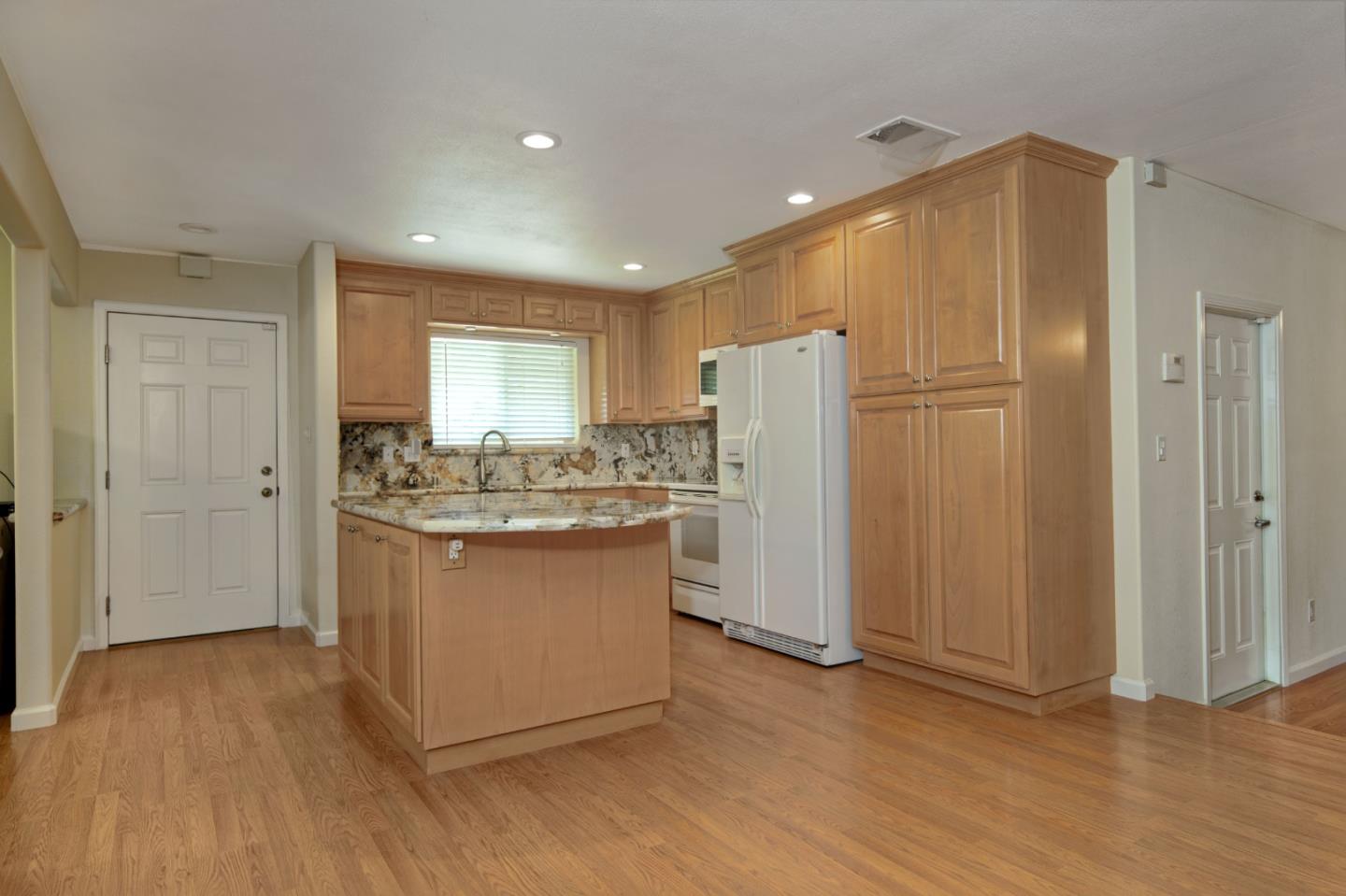 Detail Gallery Image 8 of 30 For 476 Safari Dr, San Jose,  CA 95123 - 3 Beds | 2 Baths