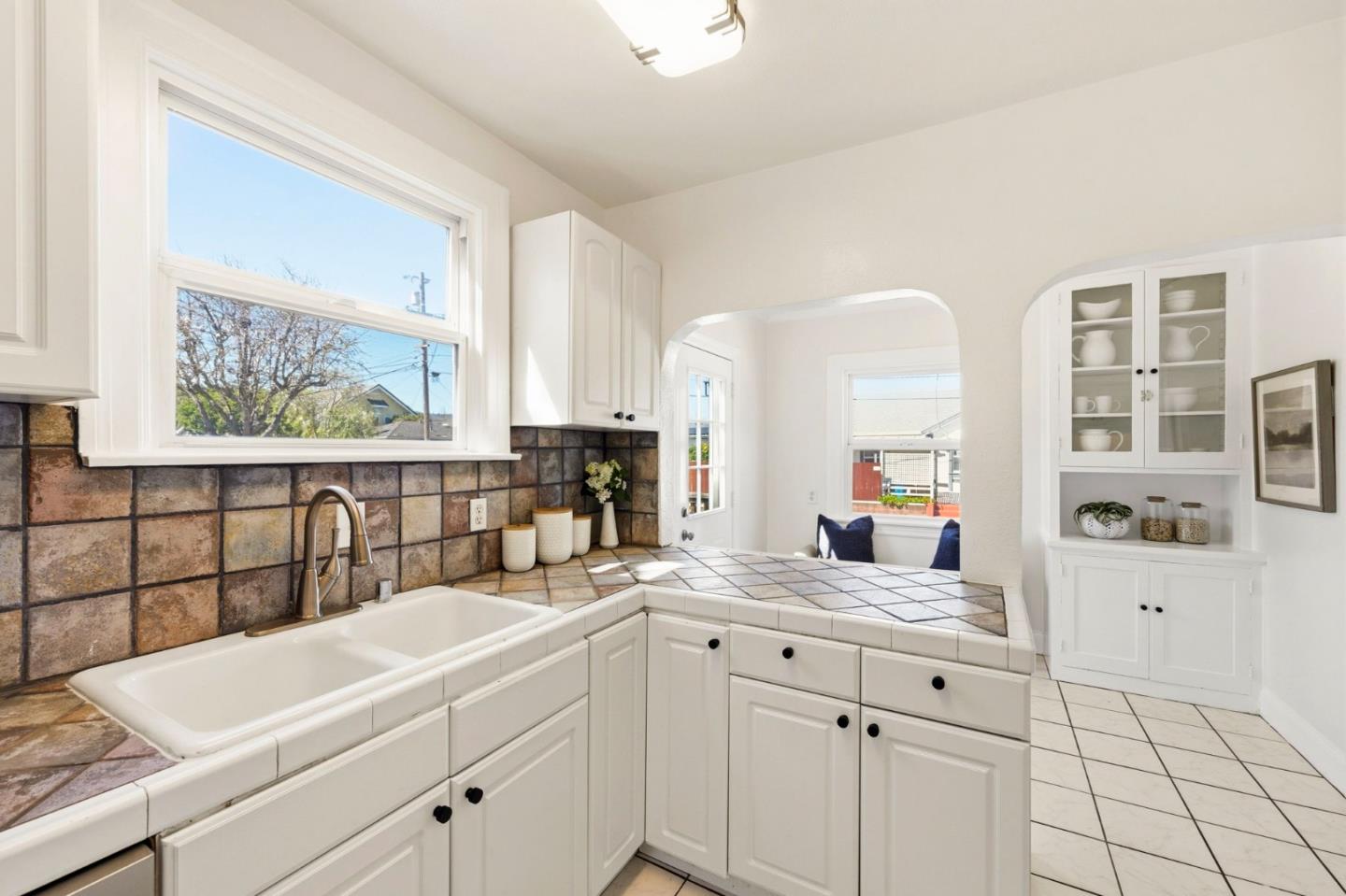 Detail Gallery Image 11 of 37 For 1105 Summer Ave, Burlingame,  CA 94010 - 2 Beds | 1 Baths