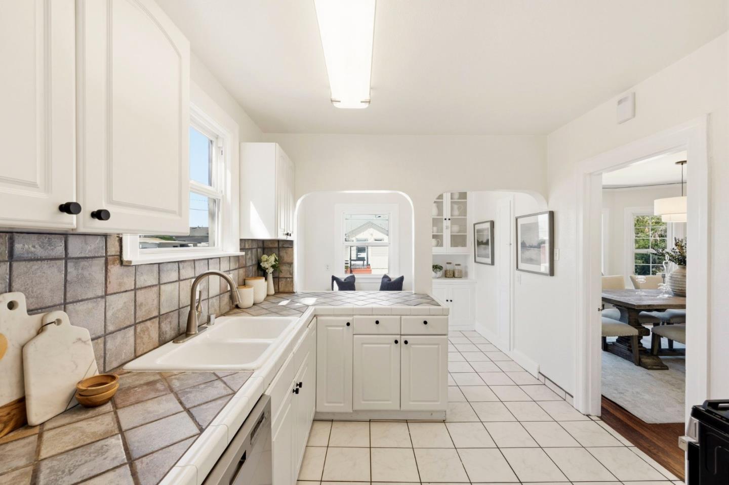 Detail Gallery Image 12 of 37 For 1105 Summer Ave, Burlingame,  CA 94010 - 2 Beds | 1 Baths