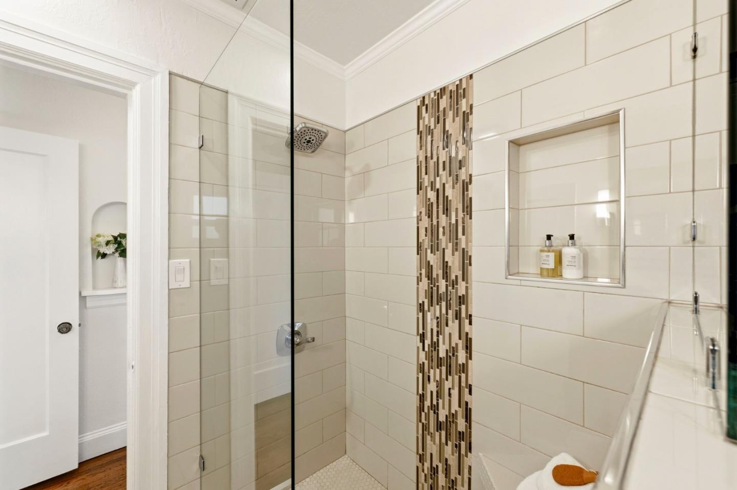 Detail Gallery Image 16 of 37 For 1105 Summer Ave, Burlingame,  CA 94010 - 2 Beds | 1 Baths