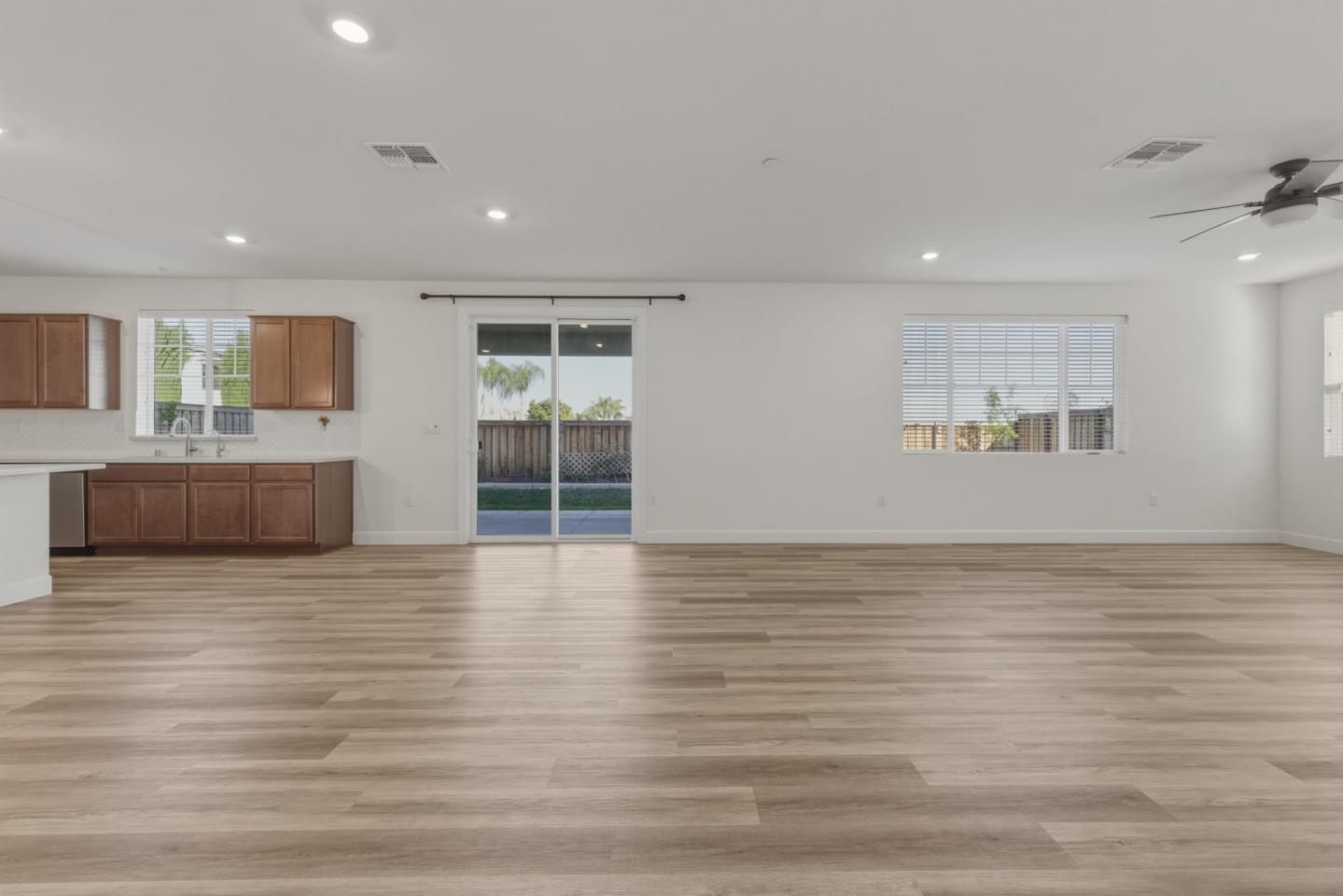 Detail Gallery Image 8 of 50 For 1905 Water St, Brentwood,  CA 94513 - 4 Beds | 3 Baths