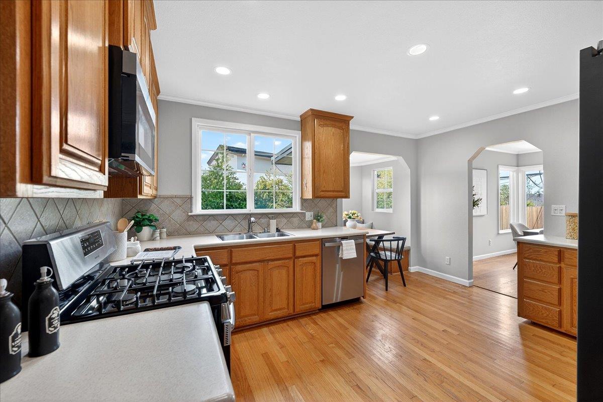 Detail Gallery Image 11 of 41 For 1656 Lassen Way, Burlingame,  CA 94010 - 3 Beds | 2 Baths