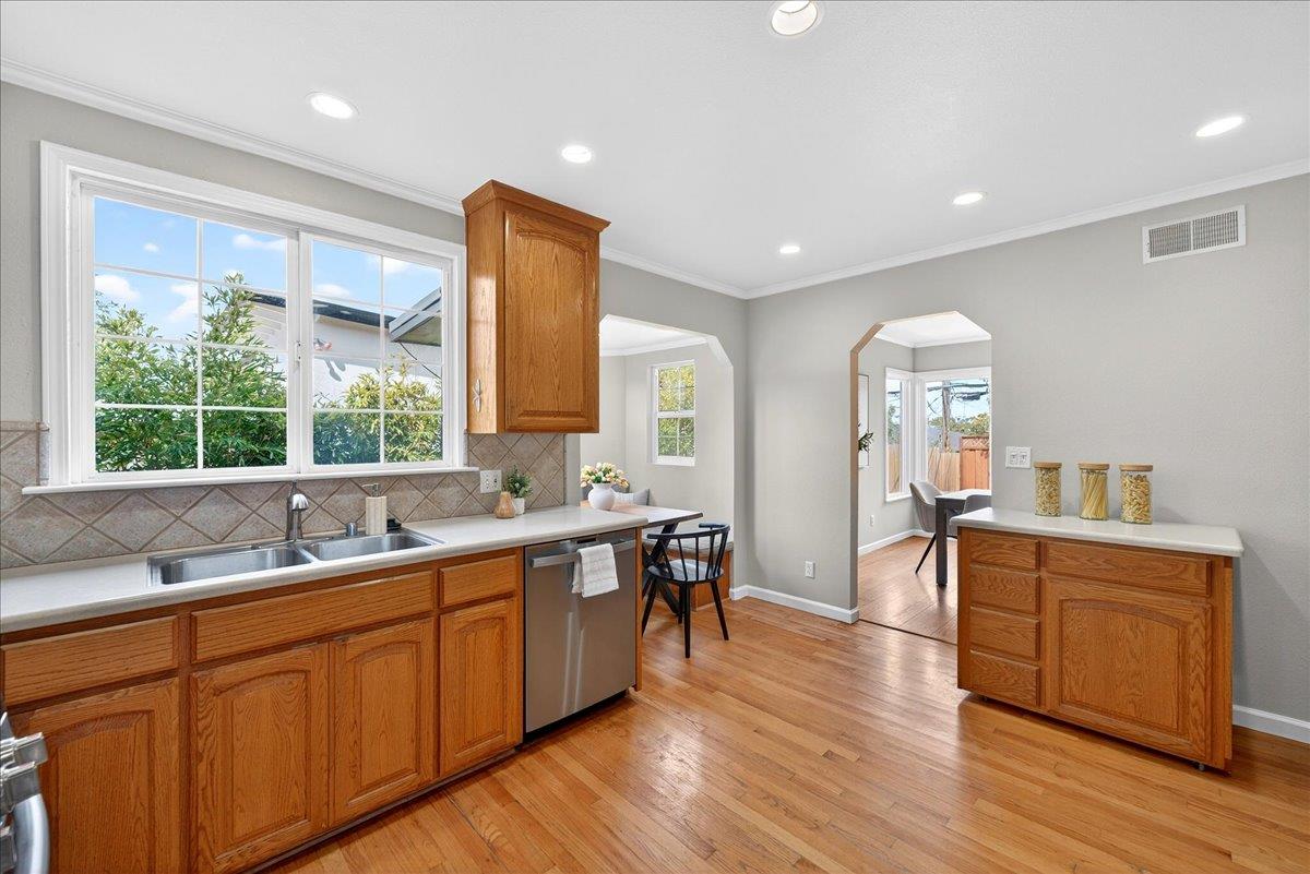 Detail Gallery Image 12 of 41 For 1656 Lassen Way, Burlingame,  CA 94010 - 3 Beds | 2 Baths