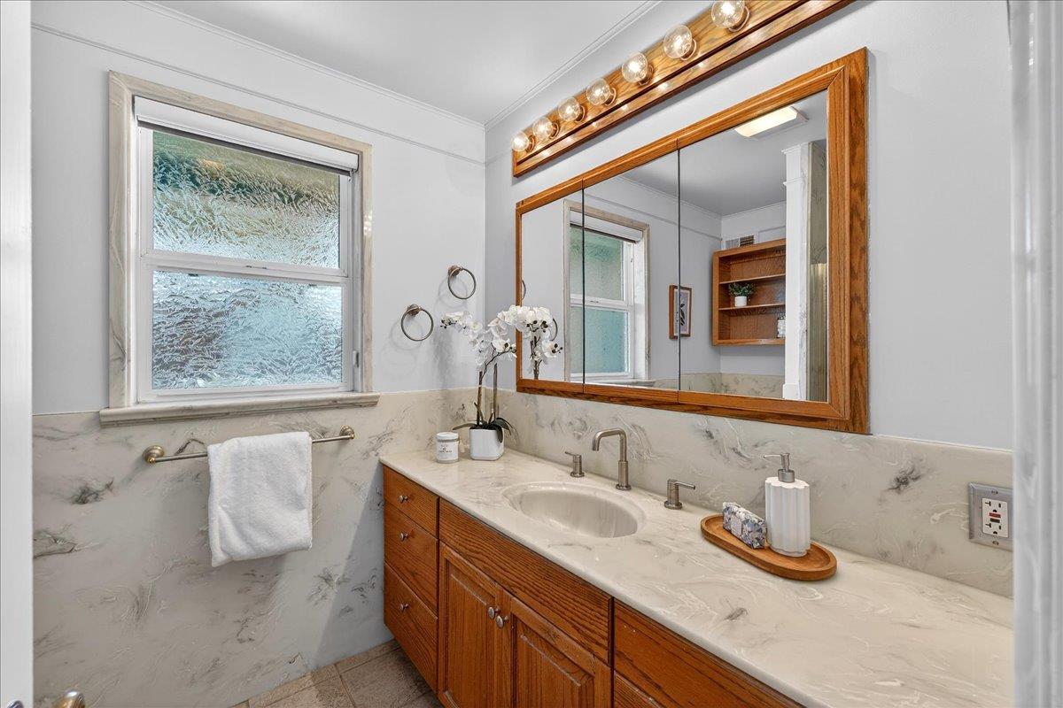 Detail Gallery Image 23 of 41 For 1656 Lassen Way, Burlingame,  CA 94010 - 3 Beds | 2 Baths