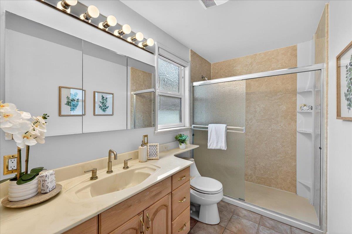 Detail Gallery Image 33 of 41 For 1656 Lassen Way, Burlingame,  CA 94010 - 3 Beds | 2 Baths