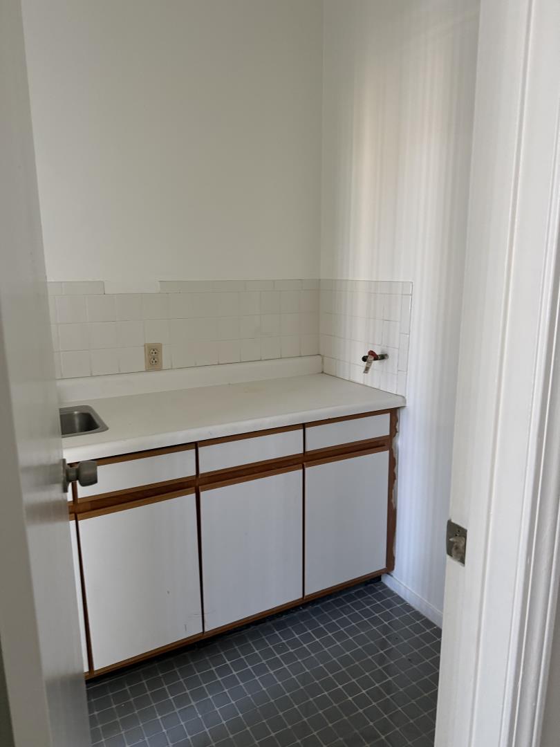 Detail Gallery Image 2 of 10 For 9 Silliman St, San Francisco,  CA 94134 - – Beds | – Baths