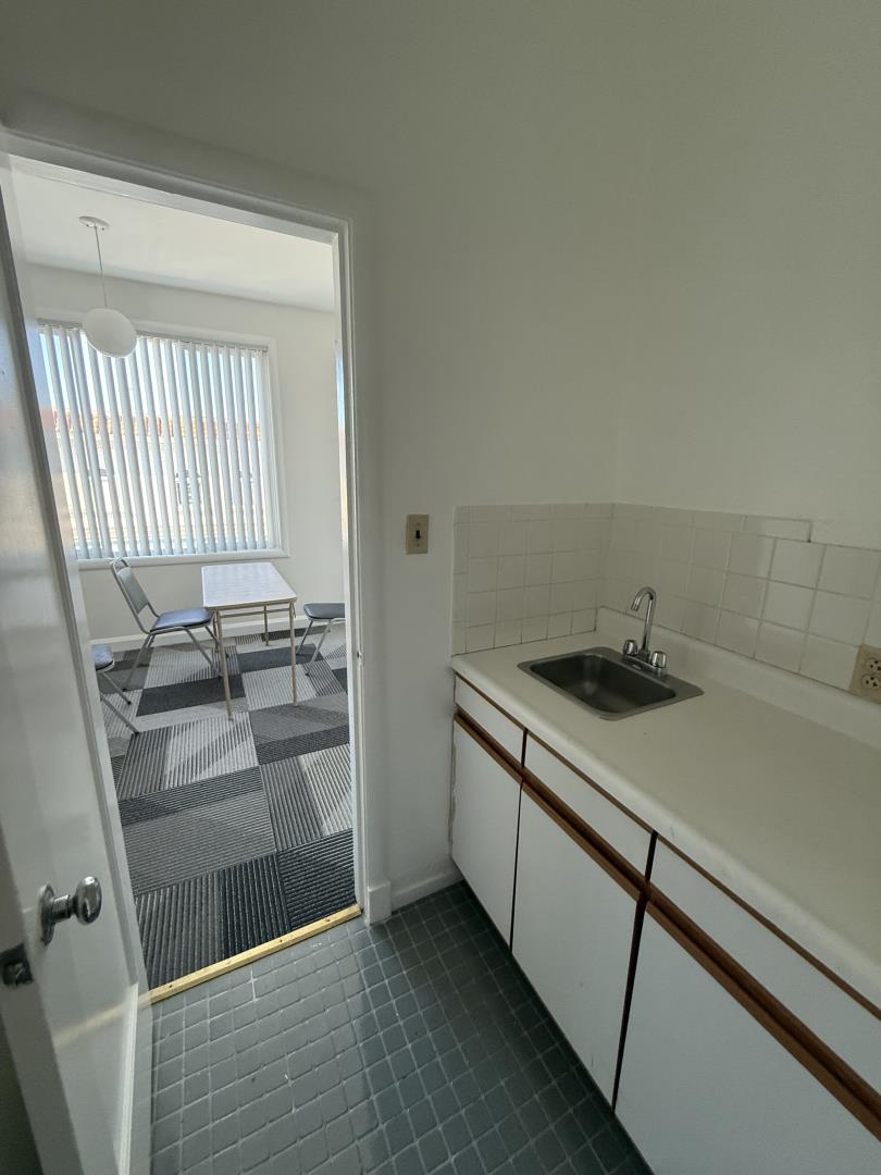 Detail Gallery Image 4 of 10 For 9 Silliman St, San Francisco,  CA 94134 - – Beds | – Baths