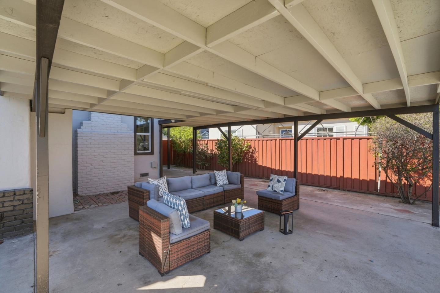 Detail Gallery Image 4 of 26 For 429 Daisy Ln, East Palo Alto,  CA 94303 - 3 Beds | 2 Baths