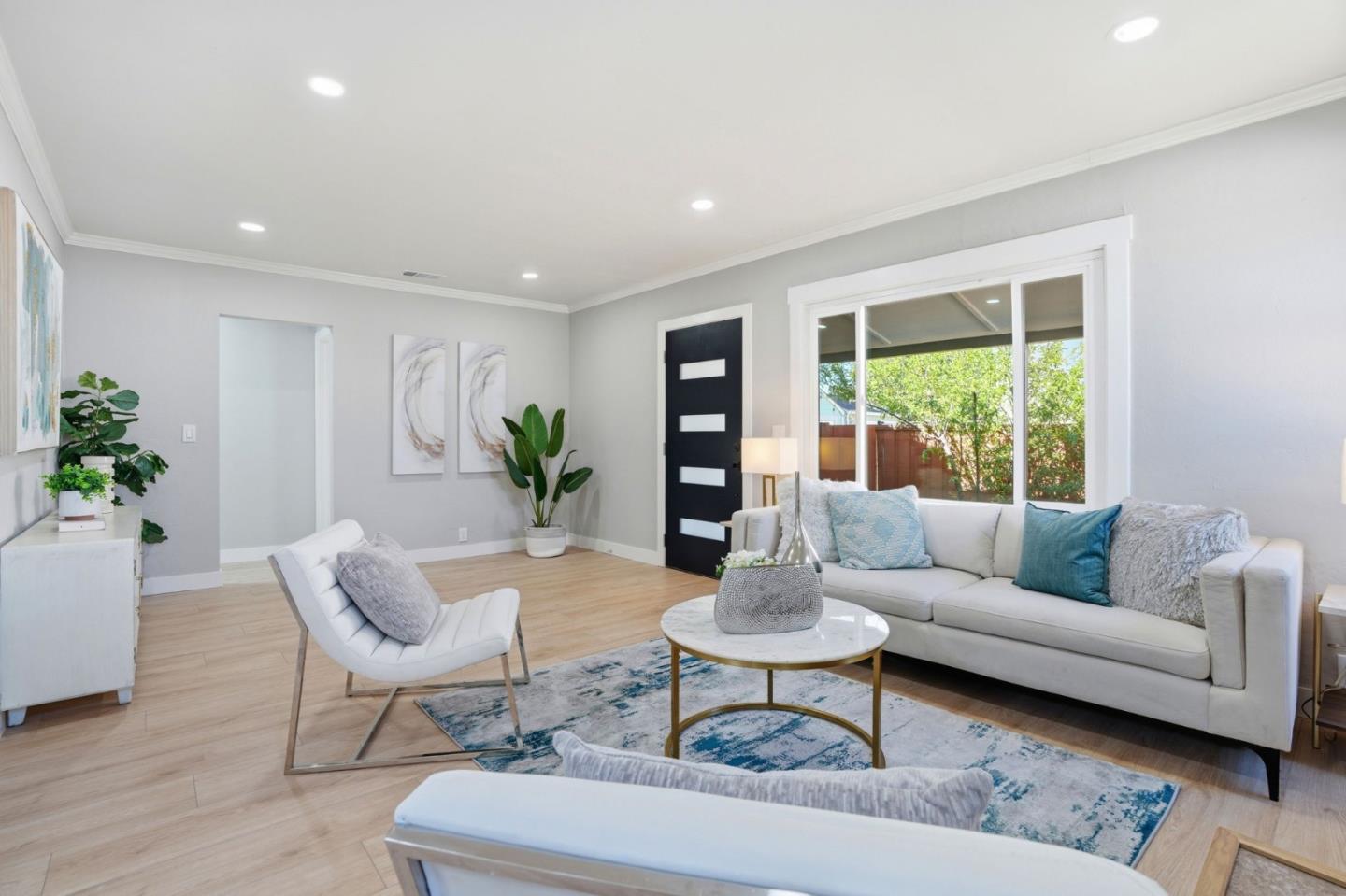 Detail Gallery Image 8 of 26 For 429 Daisy Ln, East Palo Alto,  CA 94303 - 3 Beds | 2 Baths