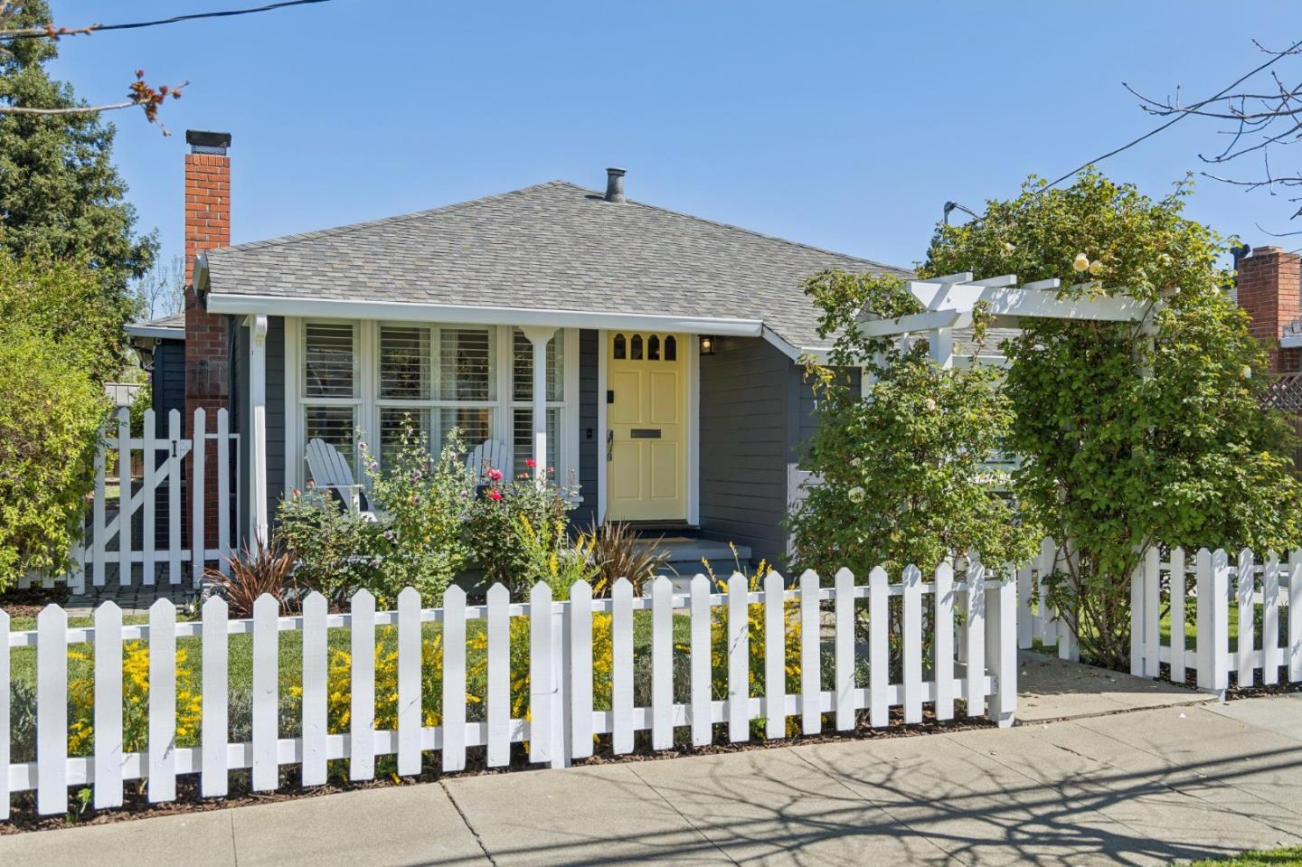 Detail Gallery Image 3 of 44 For 1341 Valota Rd, Redwood City,  CA 94061 - 3 Beds | 2 Baths