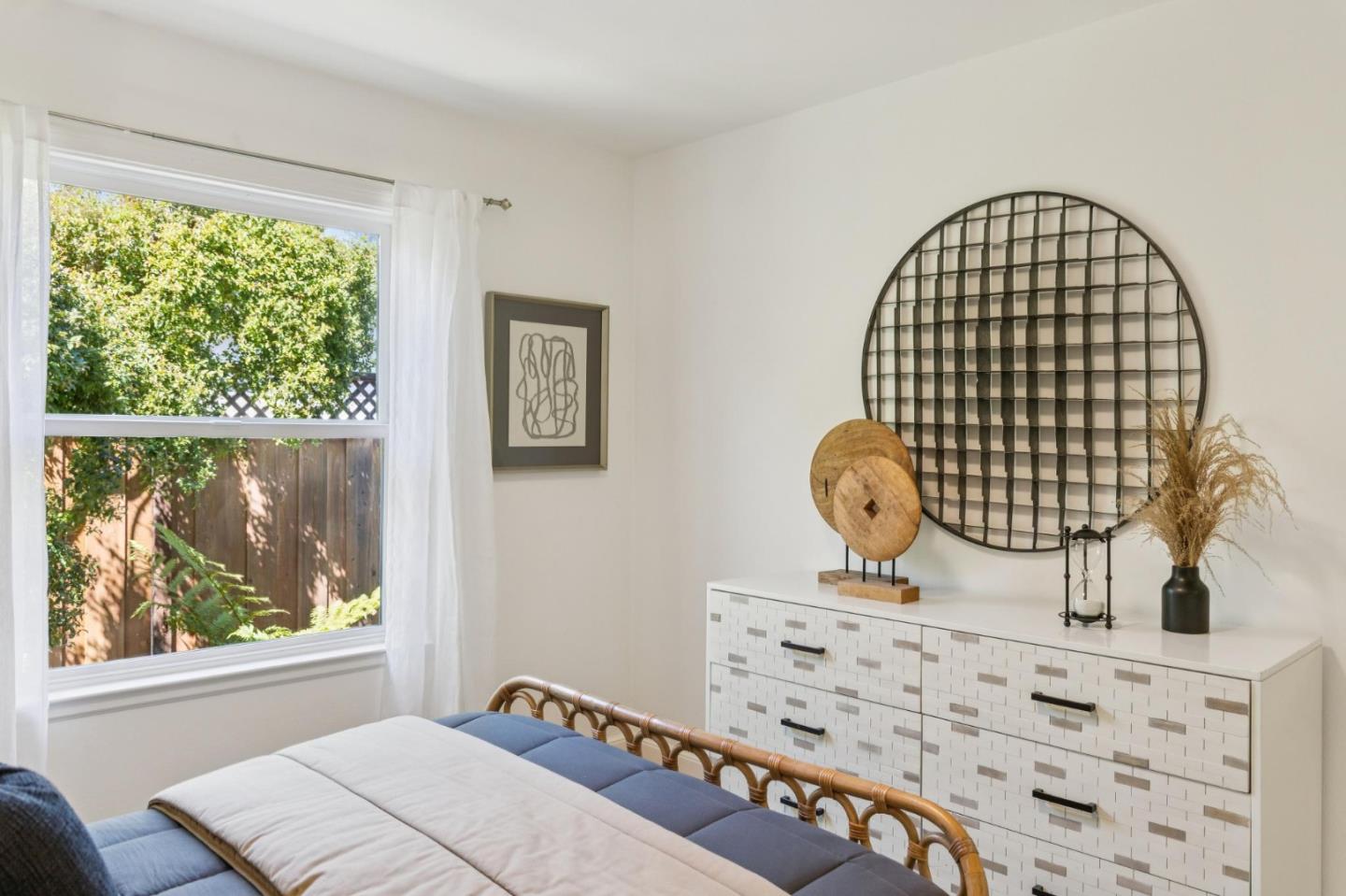 Detail Gallery Image 31 of 44 For 1341 Valota Rd, Redwood City,  CA 94061 - 3 Beds | 2 Baths