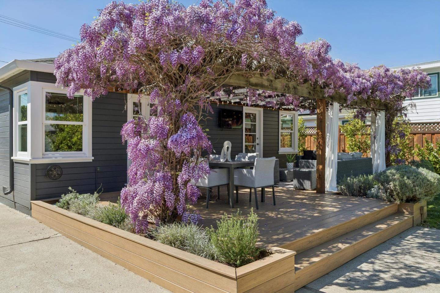 Detail Gallery Image 35 of 44 For 1341 Valota Rd, Redwood City,  CA 94061 - 3 Beds | 2 Baths