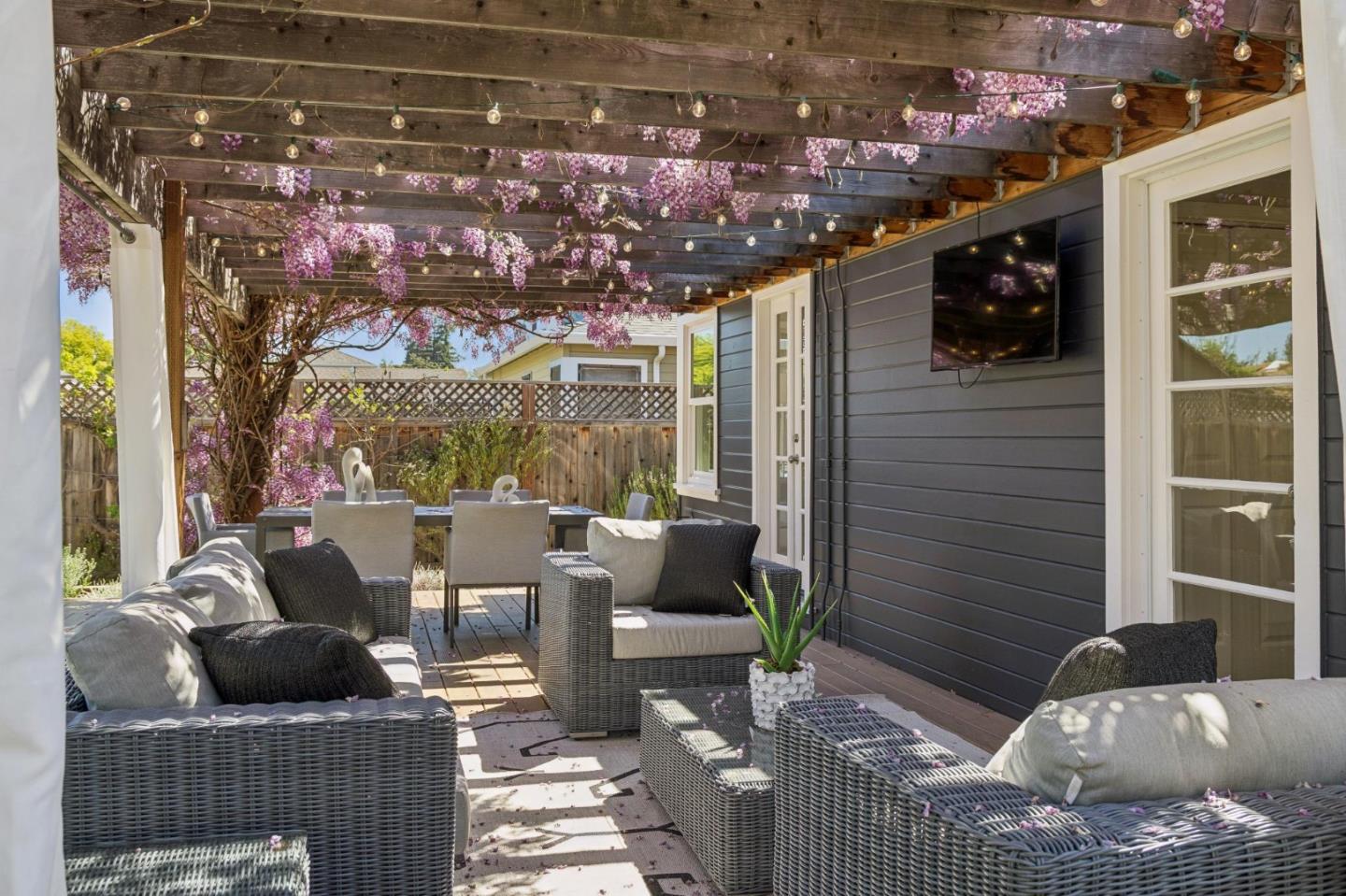 Detail Gallery Image 36 of 44 For 1341 Valota Rd, Redwood City,  CA 94061 - 3 Beds | 2 Baths