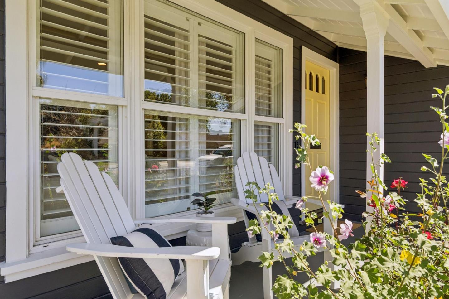 Detail Gallery Image 4 of 44 For 1341 Valota Rd, Redwood City,  CA 94061 - 3 Beds | 2 Baths