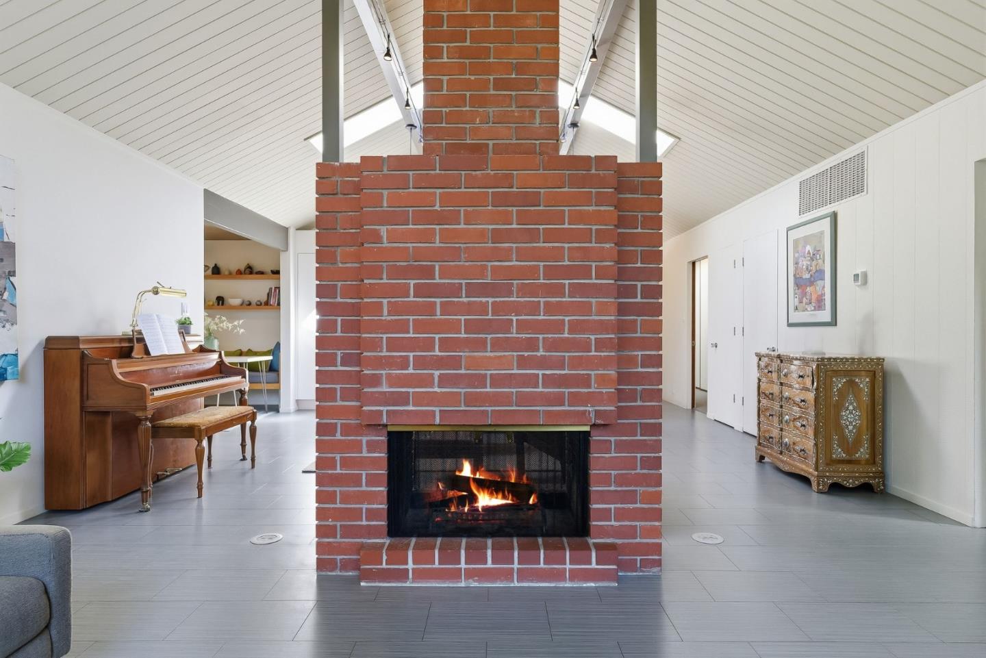 Detail Gallery Image 11 of 53 For 943 Trophy Dr, Mountain View,  CA 94040 - 4 Beds | 2 Baths