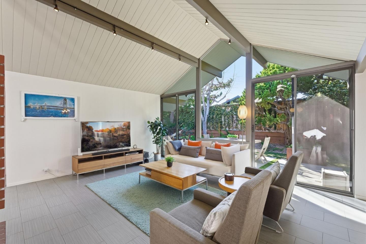 Detail Gallery Image 13 of 53 For 943 Trophy Dr, Mountain View,  CA 94040 - 4 Beds | 2 Baths