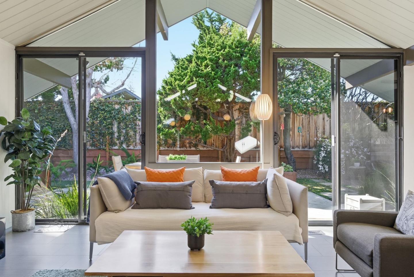 Detail Gallery Image 15 of 53 For 943 Trophy Dr, Mountain View,  CA 94040 - 4 Beds | 2 Baths