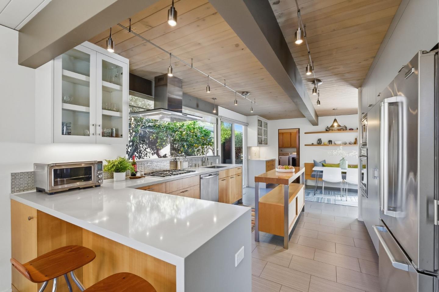 Detail Gallery Image 17 of 53 For 943 Trophy Dr, Mountain View,  CA 94040 - 4 Beds | 2 Baths